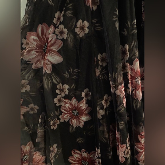 Jane Chic Designs Beautiful Floral Skirt - Picture 8 of 9